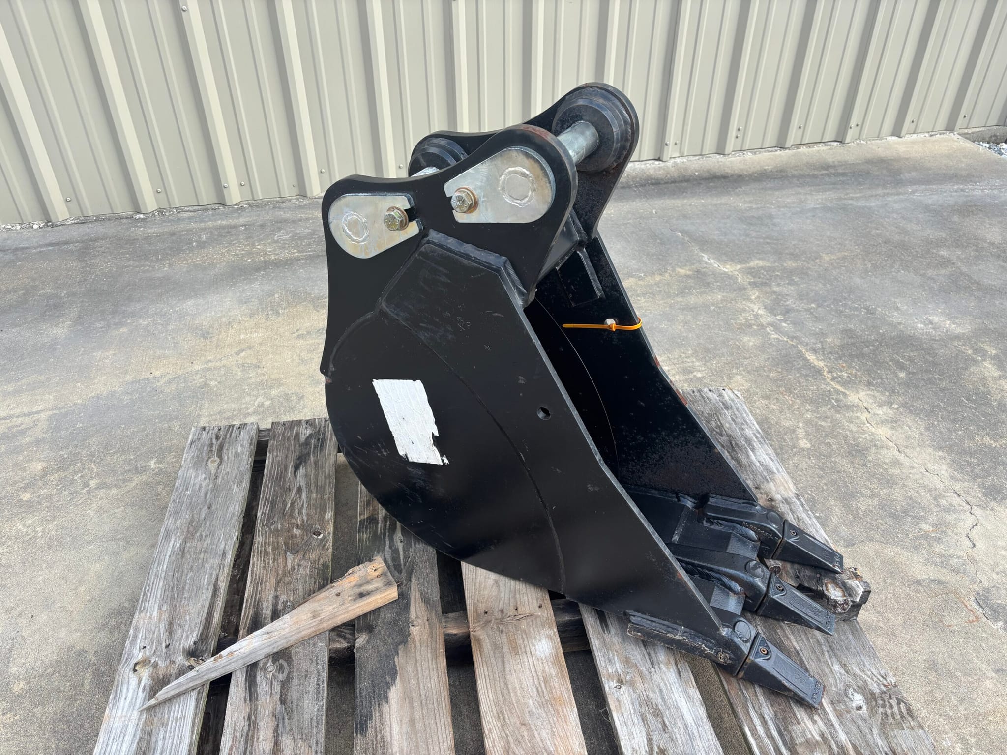 12″ Pin on Trenching Bucket (18566)
