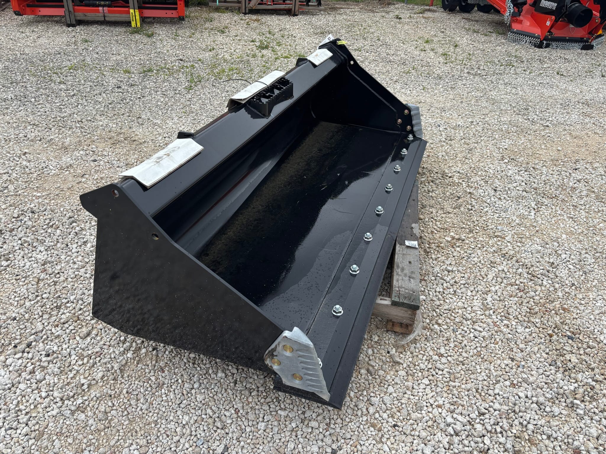 68″ Skid Steer Bucket (17317)